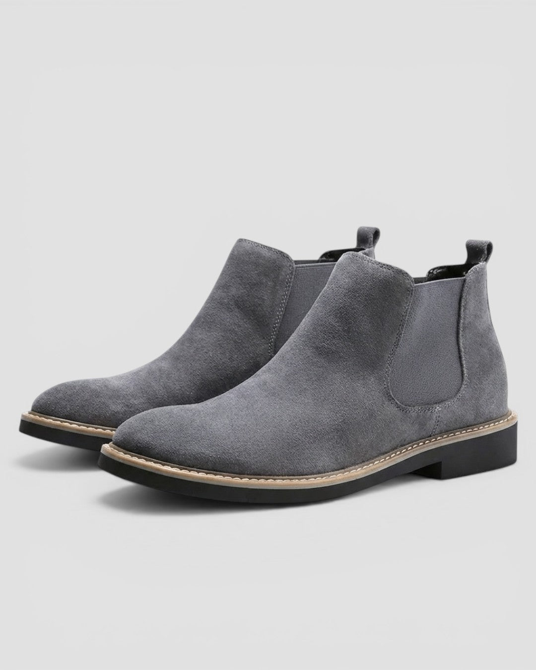 Elegante sorte herre chelsea ankelstøvler med slip-on design og varmt for. Perfekte vinterstøvler til mænd.
