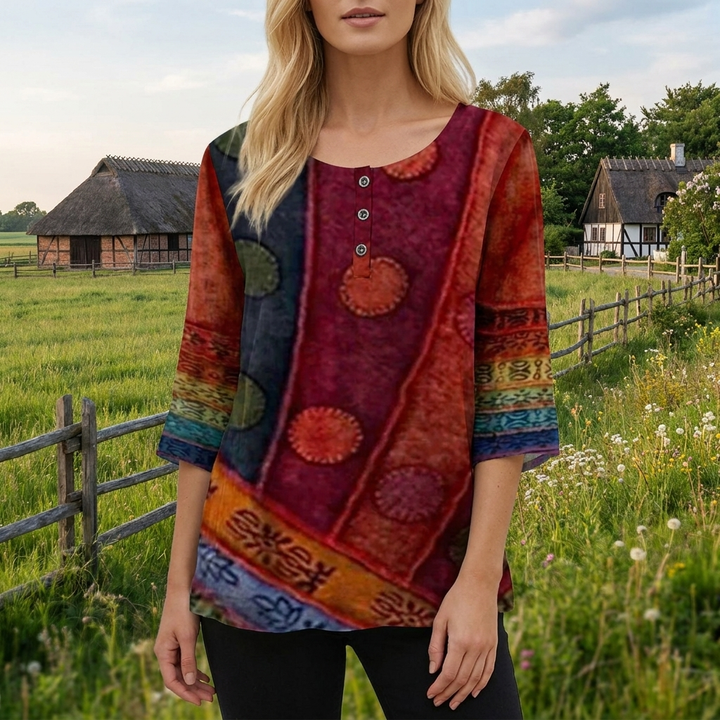 Trendy kvindetop med moderne blomsterprint, rund hals og afslappet pasform, perfekt til sommer.