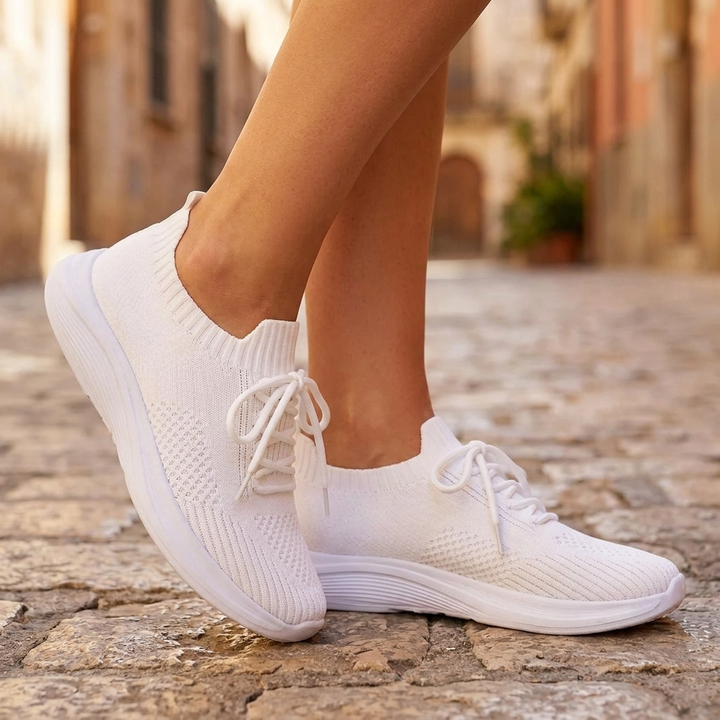 Sorte dame letvægts sneakers med fleksibel sål for optimal komfort. Perfekt til hverdagsstil.