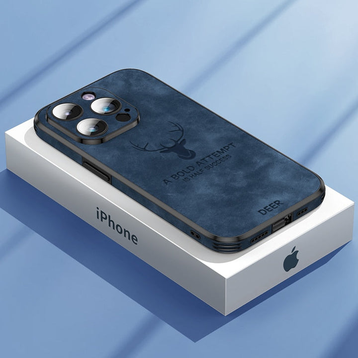 Højkvalitets brun ruskind iPhone-cover, stødsikkert med kameraobjektivbeskyttelse for optimal luksus og beskyttelse.