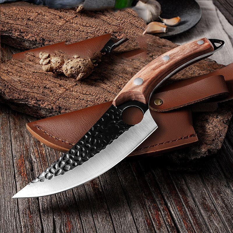 Højkvalitets køkkenkniv med skarpt, rustfrit stålblad og ergonomisk træskaft, ideel for hjemmekokke og professionelle.