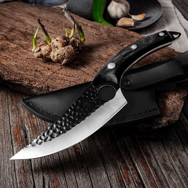 Højkvalitets køkkenkniv med skarpt, rustfrit stålblad og ergonomisk træskaft, ideel for hjemmekokke og professionelle.