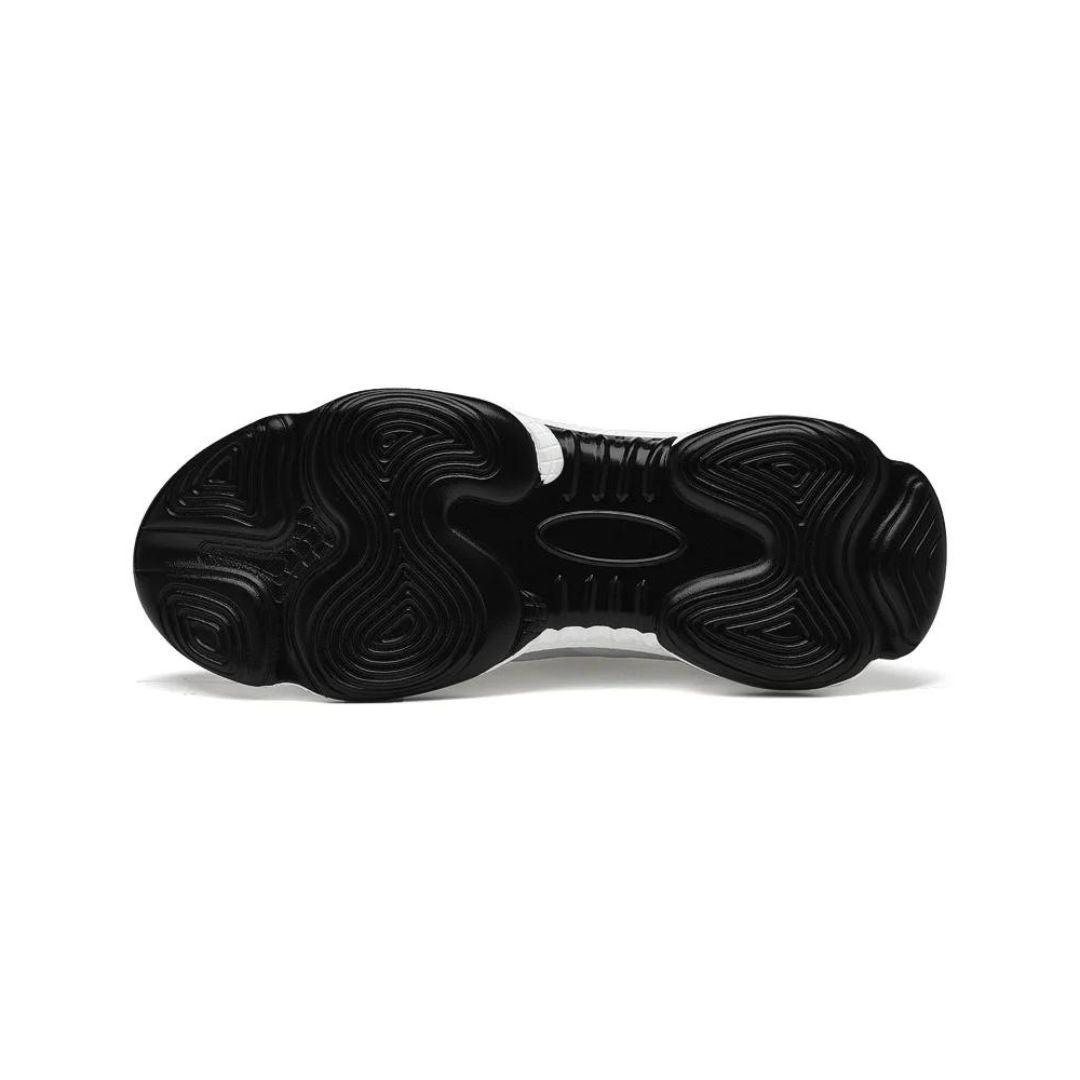 Hvid herre sportsneakers med innovative højdefunktioner for den moderne mand.