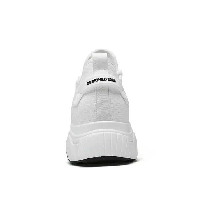 Optimal komfort og højdeforøgelse med hvide herre sportsneakers.