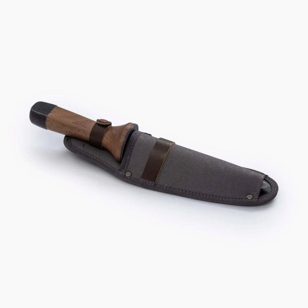Det multifunktionelle Hori Hori redskab viser skarpt blad og savtakker i rustfrit stål for alle haveopgaver.