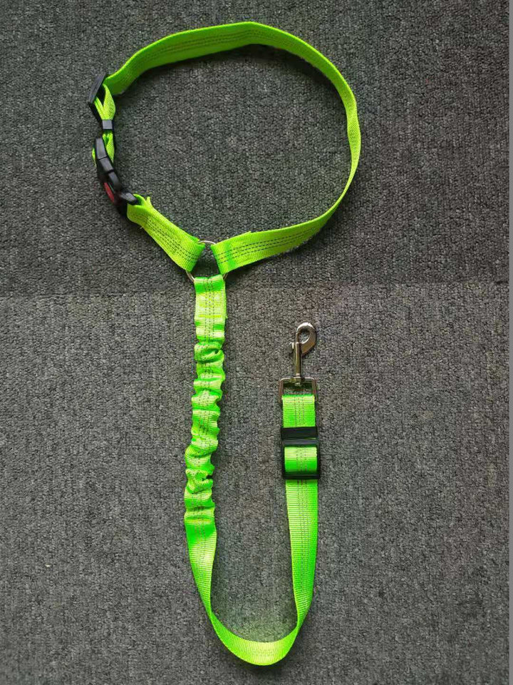 Hundebilsikkerhedssele, justerbar, mange farver, 360-graders karabiner, for sikre og bekvemme bilture.