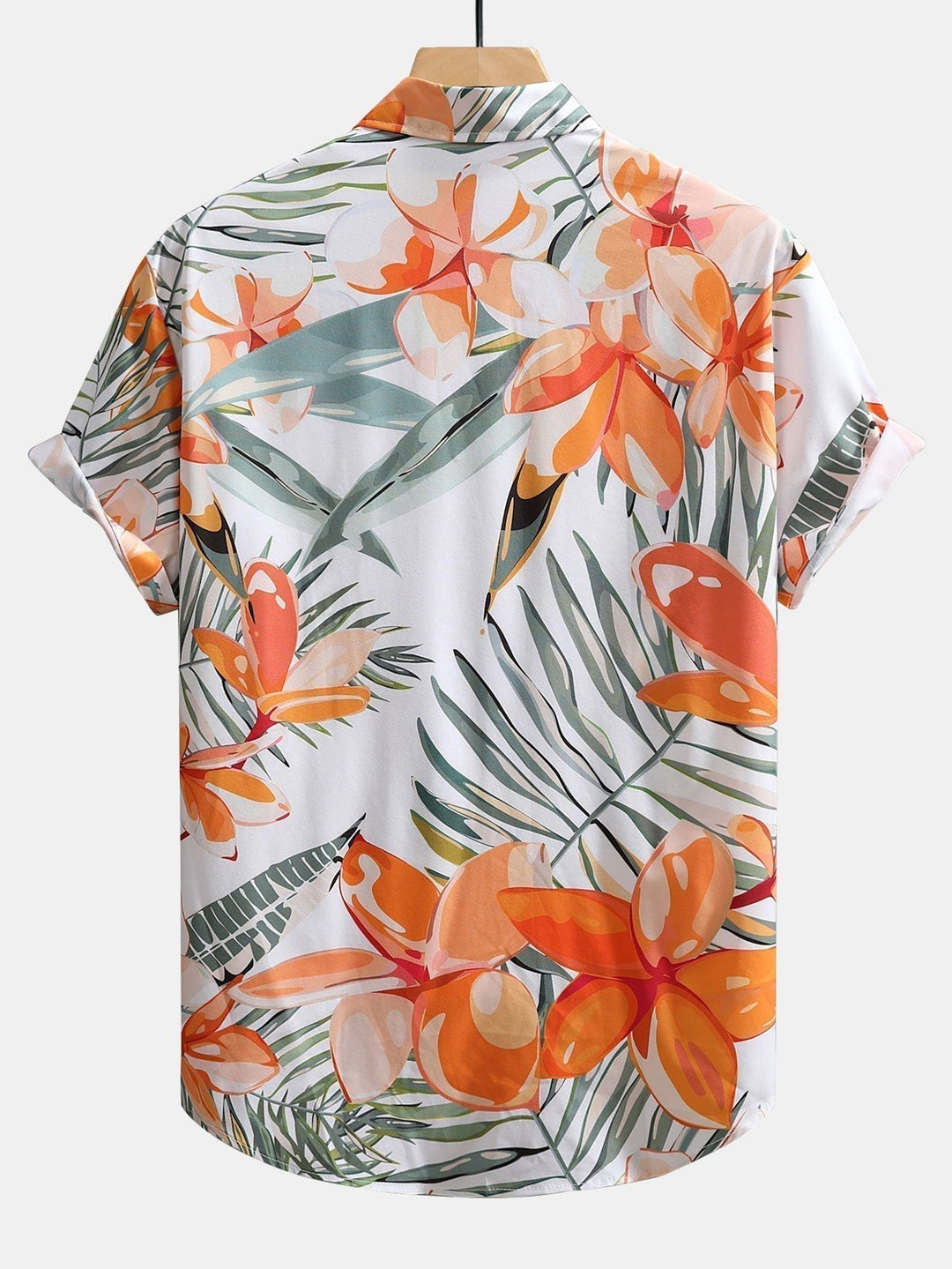 Afslappet hvid herreskjorte med farverigt tropisk blomsterprint. Ideel kortærmet sommerskjorte og strandtøj.