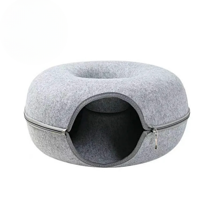 Hyggelig donut katteseng med tunnel til leg og hvile. Komfortabel kattehule til din kat.