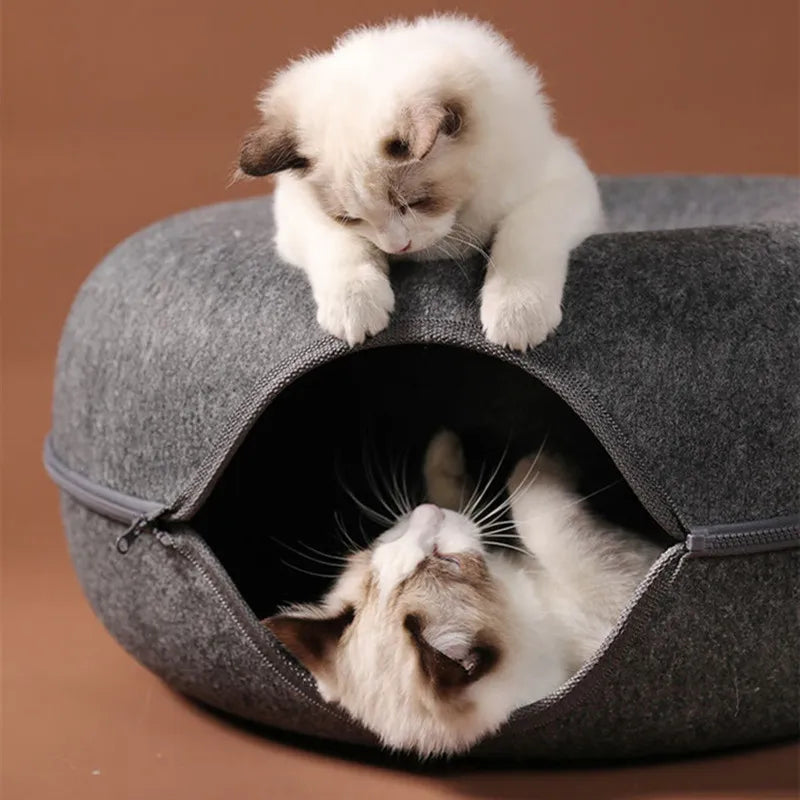 Premium donut katteseng for maksimal komfort. Inkluderer tunnel til leg, udforskning og hvile.