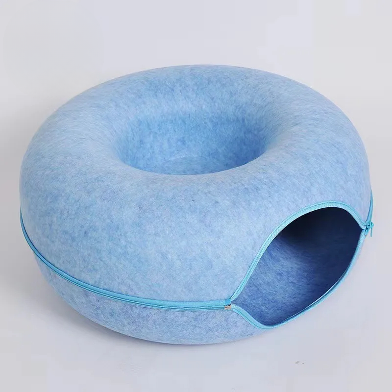 Kattelegetøj og katteseng i ét: donut seng med indbygget tunnel til aktive og nysgerrige katte.