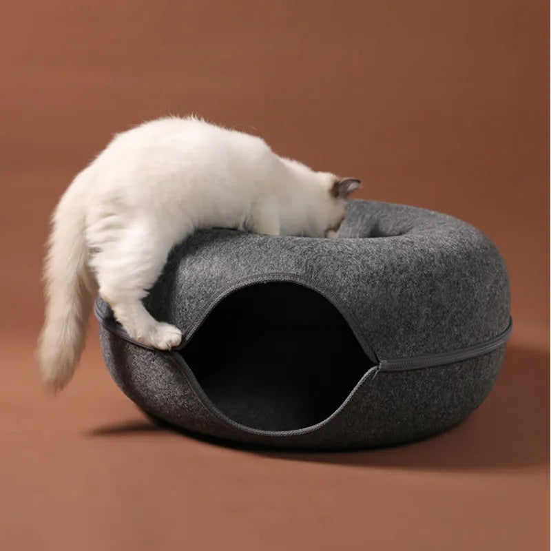 Moderne katteseng med tunnel design. Blød og hyggelig kattesofa, der beriger din kats hverdag.