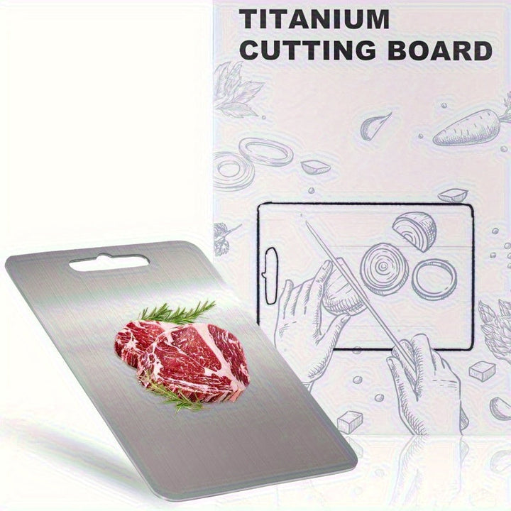 Elegant titanium skærebræt med antibakteriel overflade. Robust og holdbart køkkenredskab.