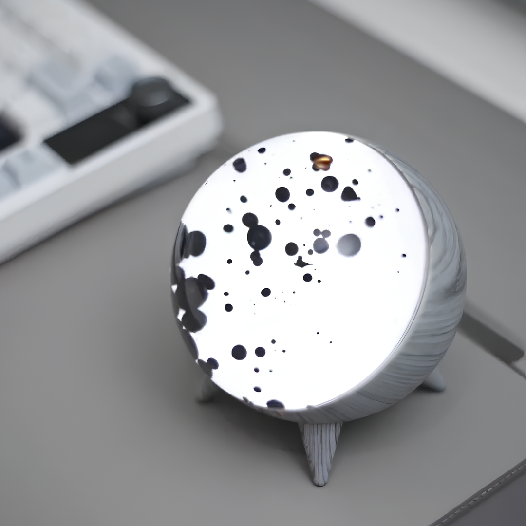 Hypnotiserende, musikreaktivt Ferrofluid Display med sort væske i bevægelse til stilfuld lysdekoration