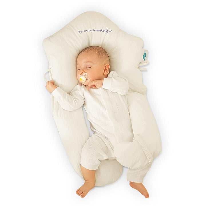 Allergivenlig babyhovedpude, blød og åndbar, giver ergonomisk støtte for sund søvn.