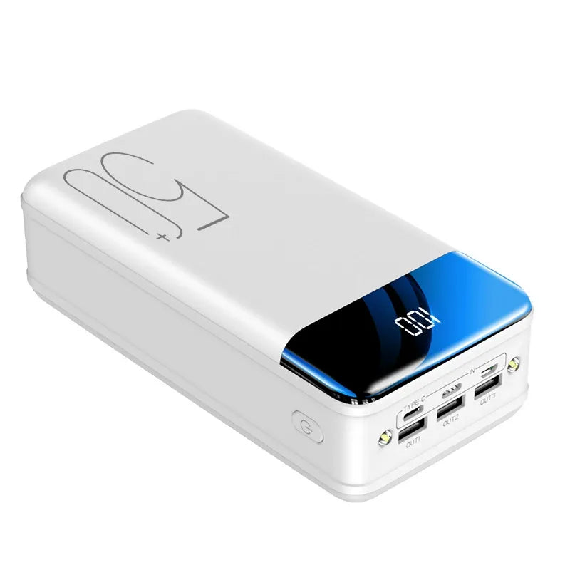 Kompakt, let powerbank på 100000 mAh til hurtig opladning, mat kabinet, bærbar, ideel til smartphones og tablets.