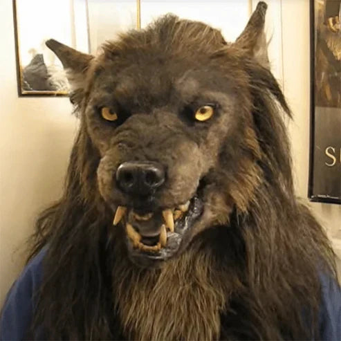 Imponerende ulvemaske med realistisk kunstpels, håndlavet af silikone, ideel til Halloween-kostumer og cosplay.