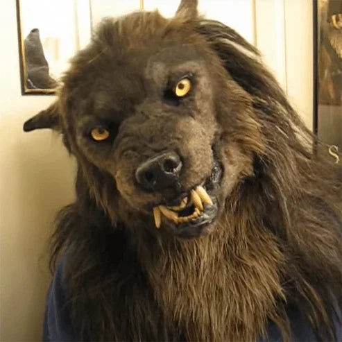 Imponerende ulvemaske med realistisk kunstpels, håndlavet af silikone, ideel til Halloween-kostumer og cosplay.