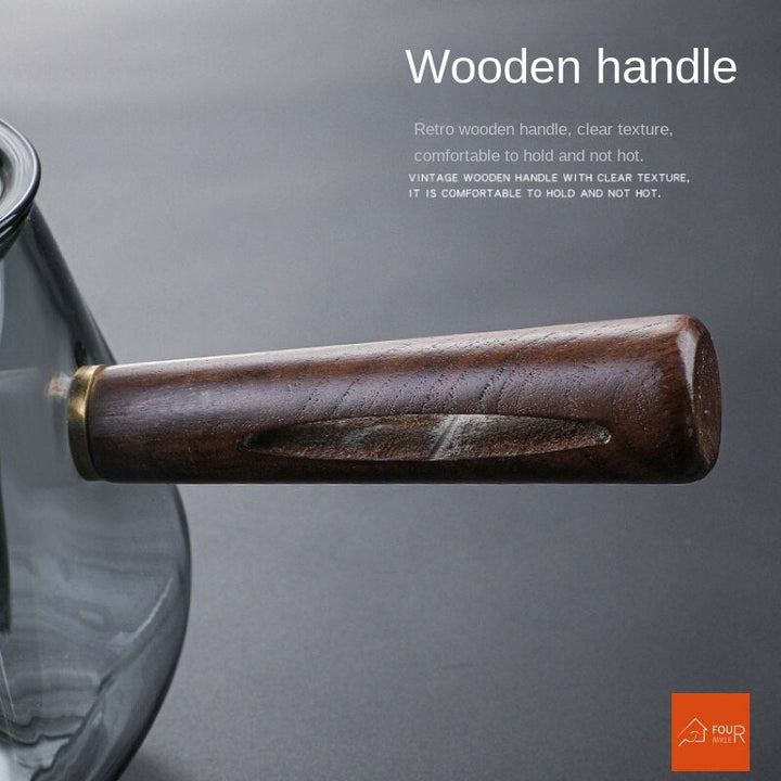 Elegant japansk tekande af glas, kogepladesikker og minimalistisk design til stilfuld te.