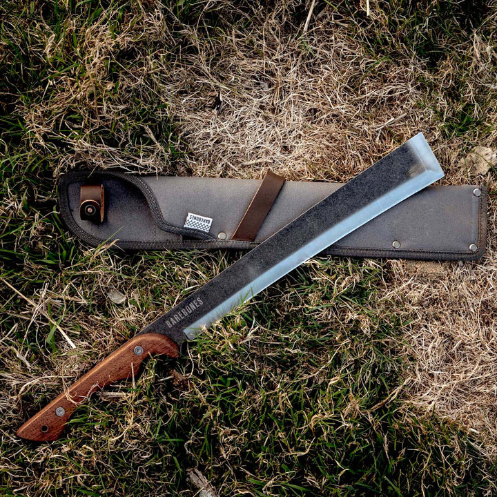 Pålidelig japansk nata økse til outdoor, bushcraft og overlevelse, inkl. beskyttende skede.