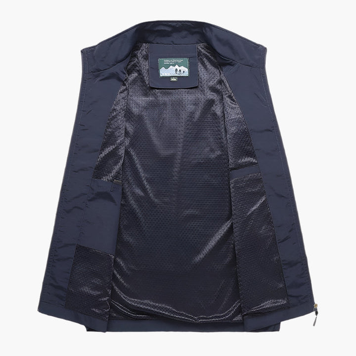Stilfuld herrevest med lynlås, designet til mænd. En letvægts fritidsvest med praktiske detaljer.
