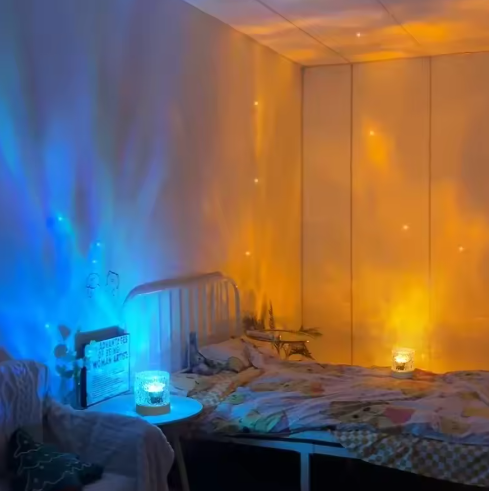 Trådløs LED-stemningslampe med fjernbetjening, RGB-farver og elegant design for stemningsfuld belysning.