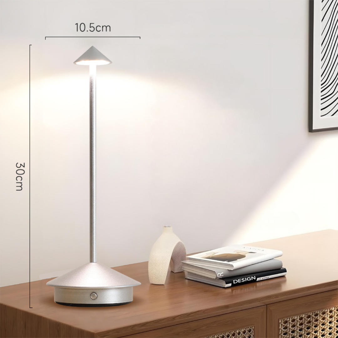 Trådløs LED bordlampe med dæmpbart touch lys og moderne design, ideel til fleksibel, stilfuld belysning.
