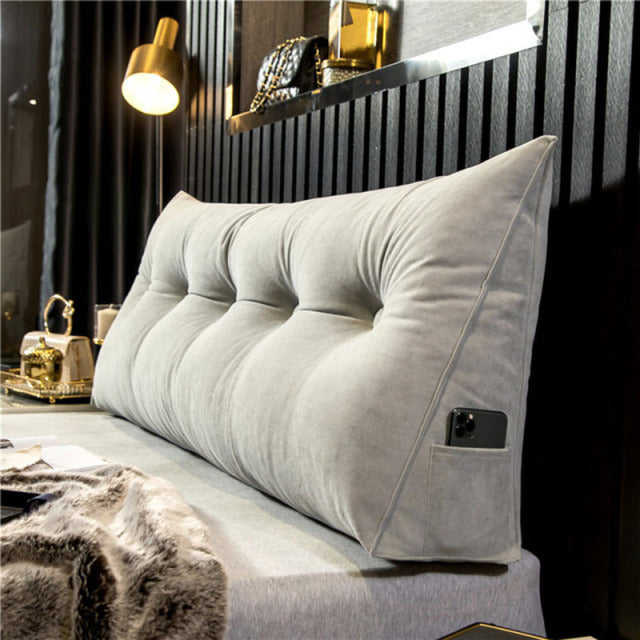EliteComfort kilepude brugt som stilfuld sengegavl i et moderne soveværelse.