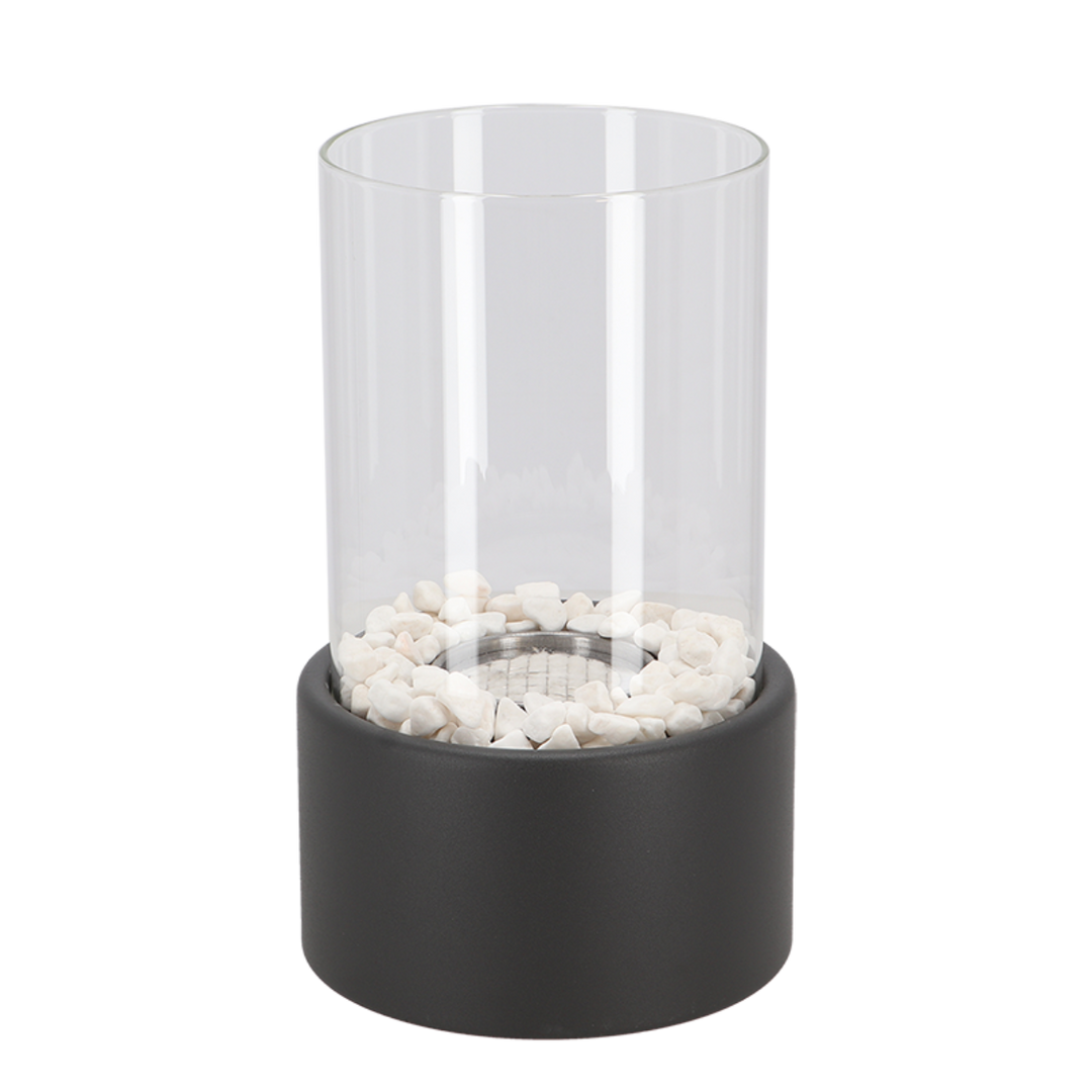 Klassisk olielampe med glascylinder og metalramme. Moderne bordlampe for stilfuld belysning og atmosfære.