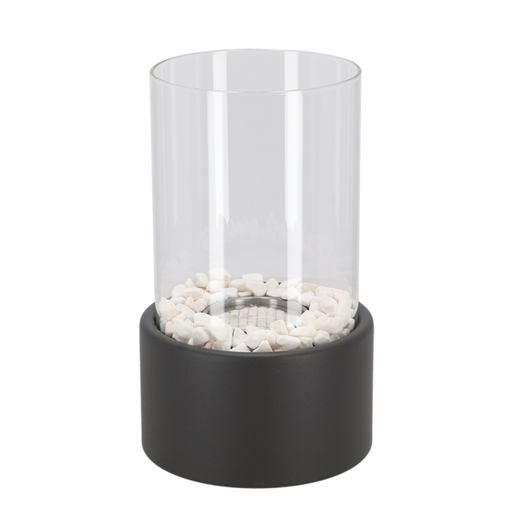 Klassisk olielampe med glascylinder og metalramme. Moderne bordlampe for stilfuld belysning og atmosfære.