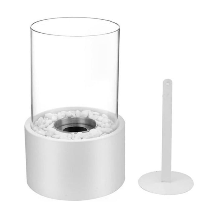Klassisk olielampe med glascylinder og metalramme. Moderne bordlampe for stilfuld belysning og atmosfære.
