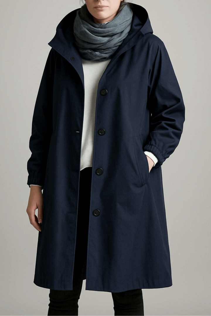 Fuld længde billede af elegant dame trenchcoat. En stilfuld og klassisk lang frakke.