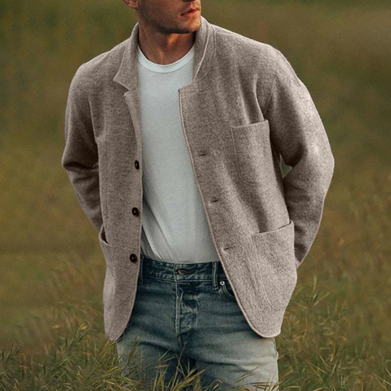 Tidløs klassisk herrefrakke i varmt stof, perfekt til efterår/vinter som business casual eller casual frakke.