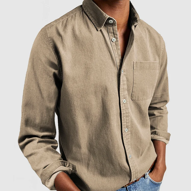 Alsidig button-down herreskjorte til kontor og fritid. Stilfuld langærmet klassisk mode til mænd.