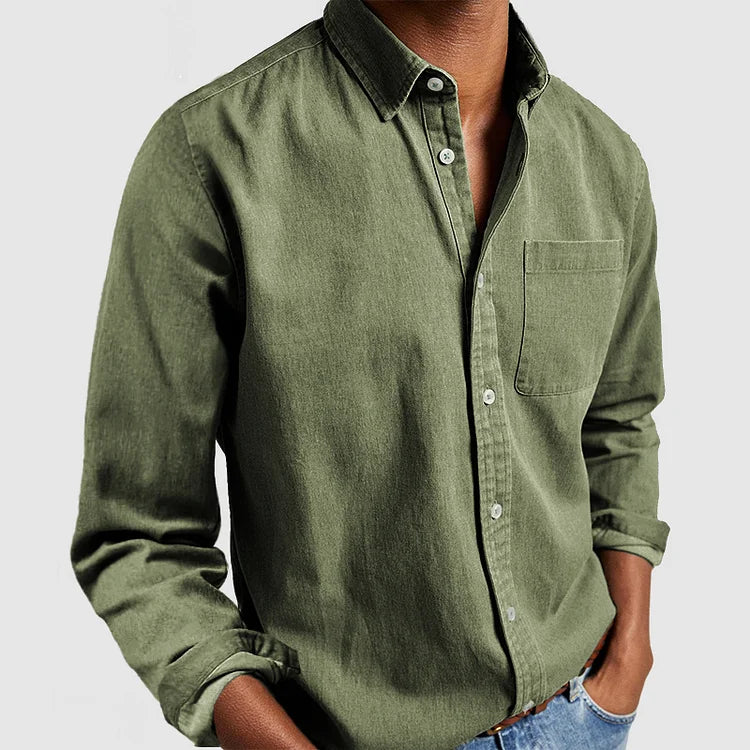 Smart klassisk herreskjorte med knapper. Ideel som kontorsjorte eller elegant fritidsskjorte til mænd.
