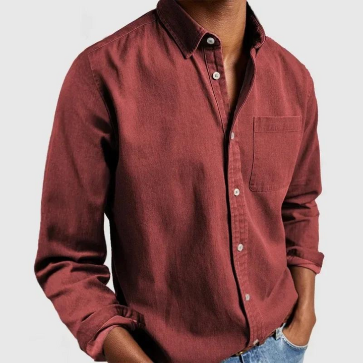 Velkædt langærmet herreskjorte med knapper. Stilfuld button-down, perfekt til klassisk mænds mode.