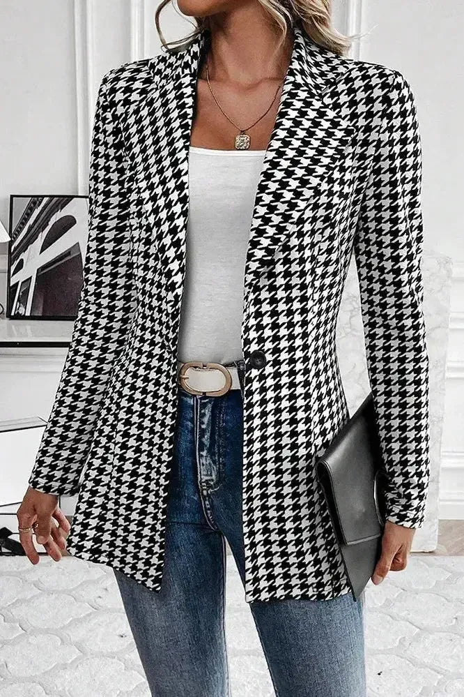 Skræddersyet dameblazer i elegant snit, ideel for et stilrent og professionelt look til kvinder.
