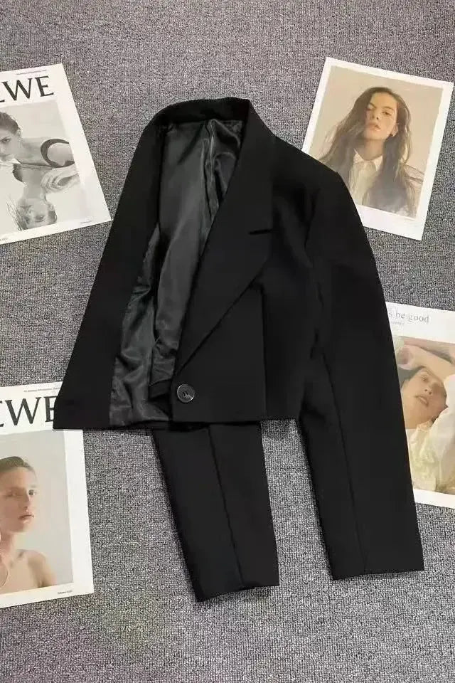 Elegant dameblazer til enhver anledning, fra professionel kontorstil til festlig aftenbrug. Tidløs mode.