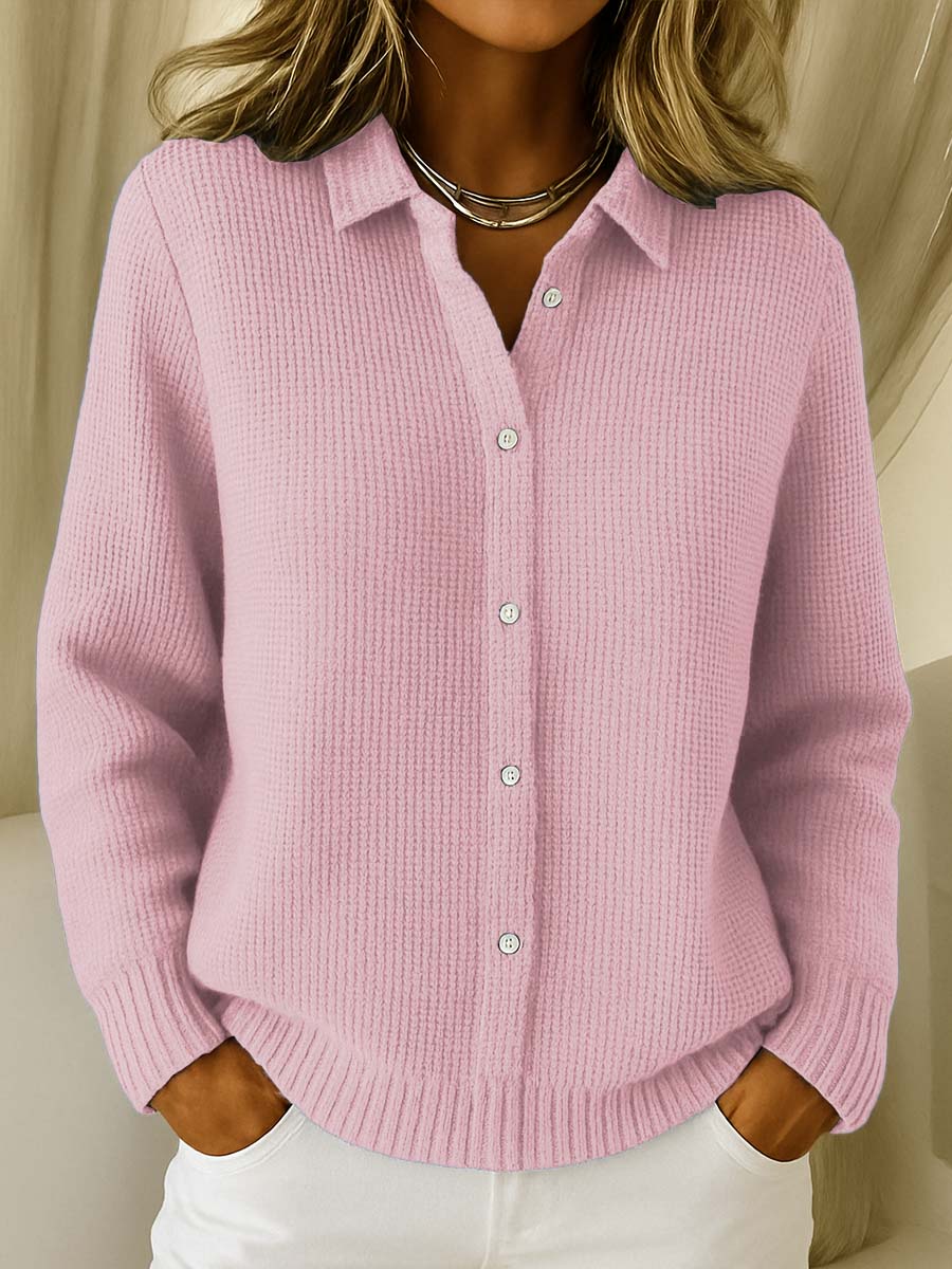 Elegant pink damecardigan med knapper i blød strik, langærmet og komfortabel til damer.