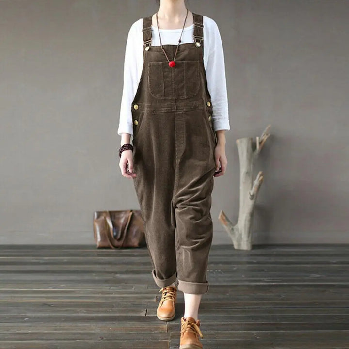 Komfortabel damejumpsuit med praktiske lommer. Stilfuld heldragt perfekt til hverdag og afslappet sommerstil.