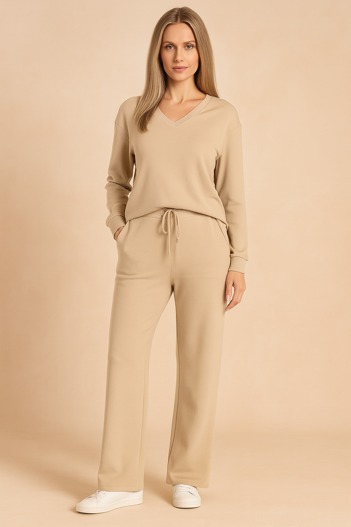 Blødt loungewear sæt til kvinder. Komfortabelt fritidssæt i modetøj til hyggelige stunder.