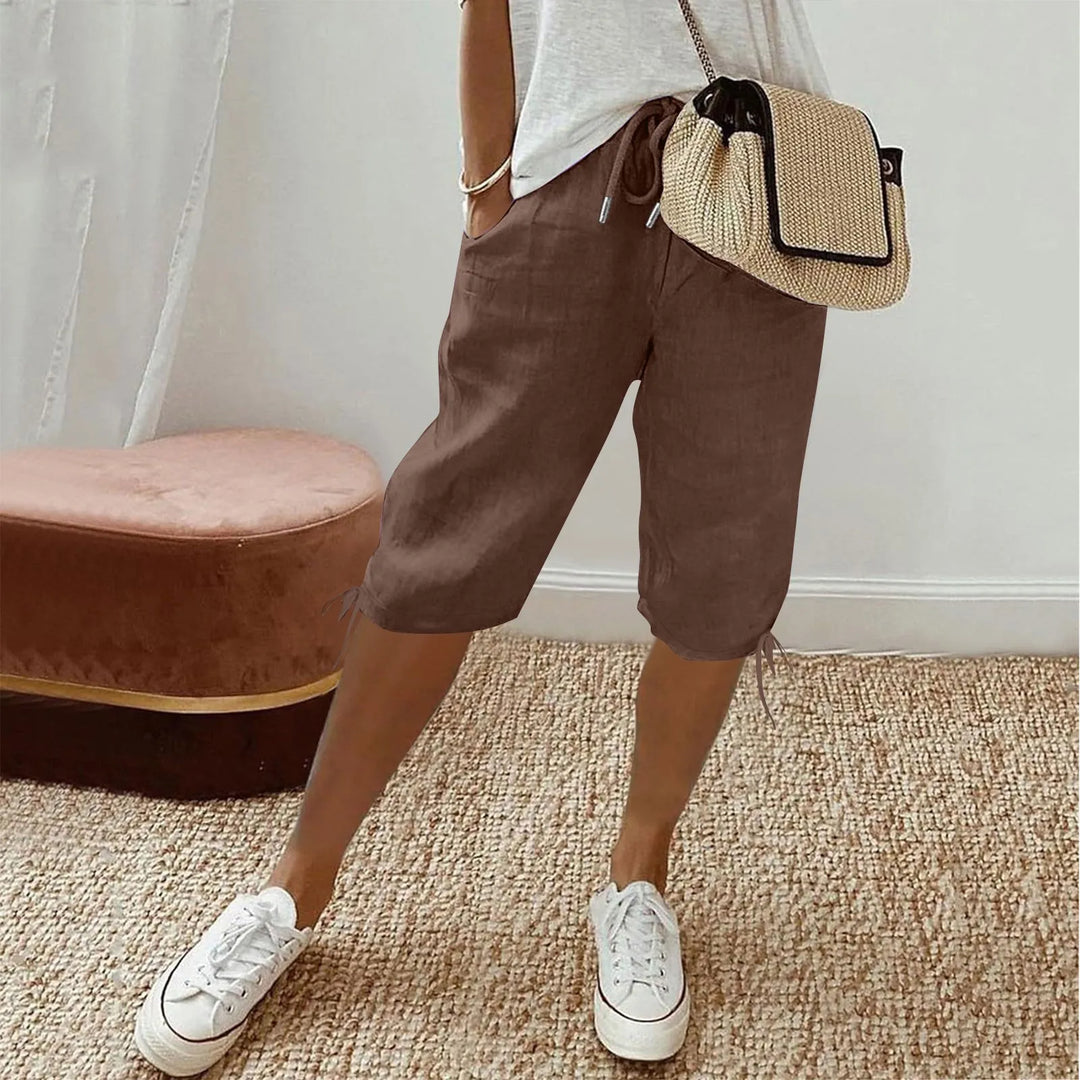 Komfortable og stilfulde dame shorts i sort, velegnet til enhver sommeraktivitet.