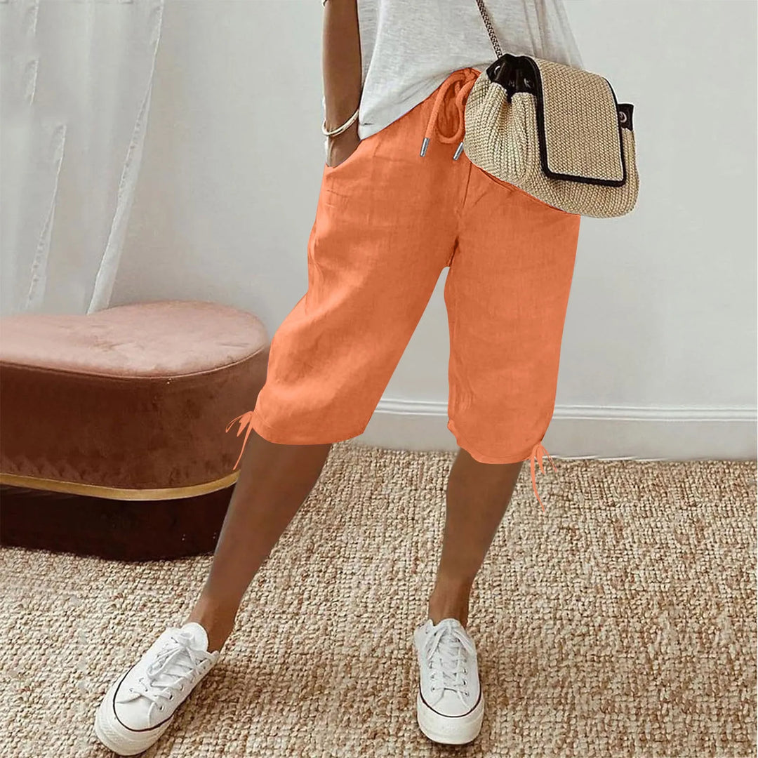 Dame fritids shorts i en frisk sommerfarve, klar til solrige dage og afslapning.