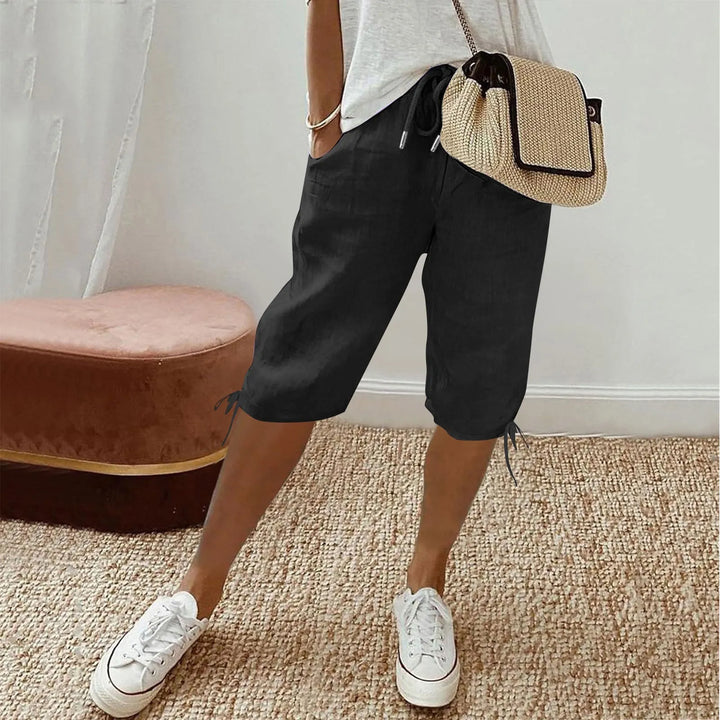 Alsidige kvinde shorts, ideelle til strand, fritid og en stilfuld sommerstil.