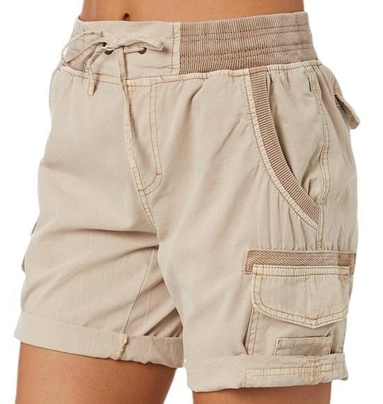Komfortable højtaljede sommershorts til kvinder, perfekte til afslappet fritid og stilfuldt dametøj.