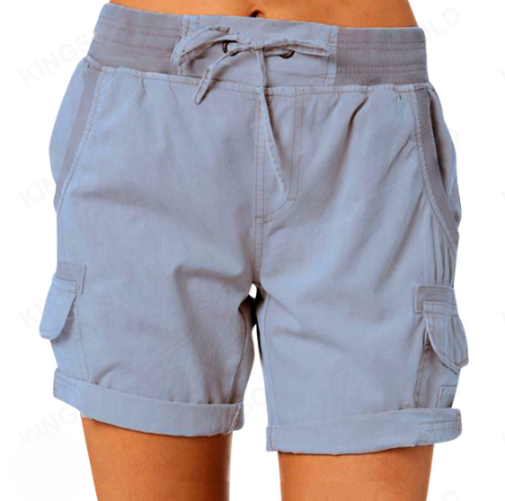 Nærbillede af blødt stof på komfortable, højtaljede sommershorts til kvinder, perfekt til fritid.