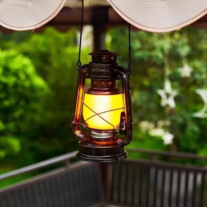 Kompakt genopladelig LED lampe; perfekt som campinglampe, vandrelampe & nødbelysning udendørs.