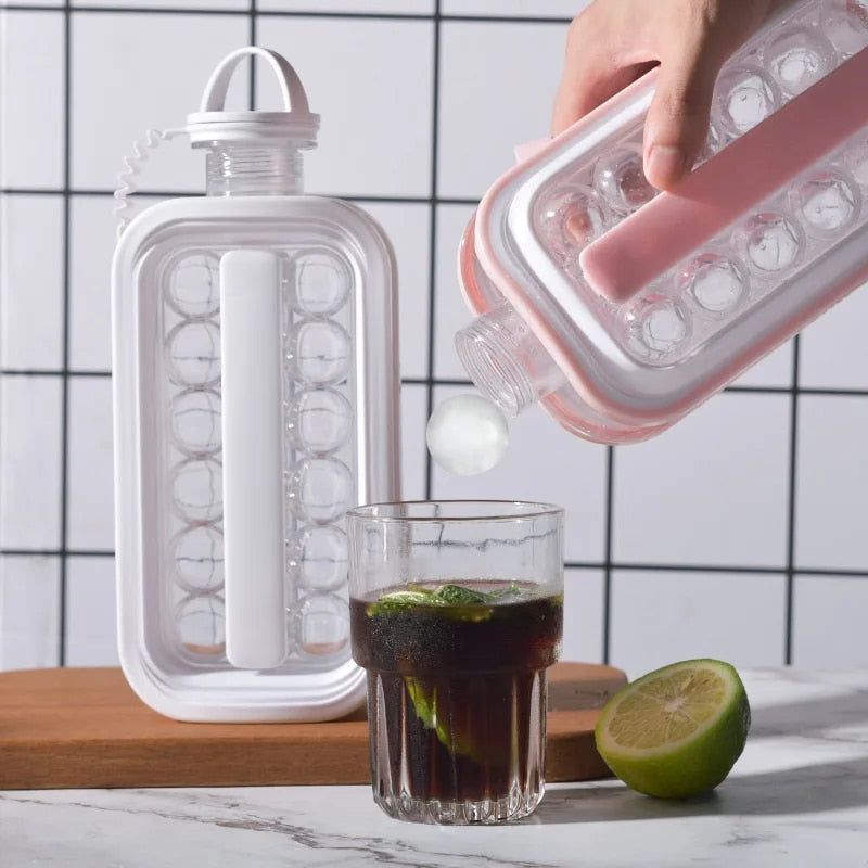 "Kompakte Eiswürfelmaschine mit schneller Eisproduktion, robustem transparentem Gehäuse, ideal für Küchen und Bars."