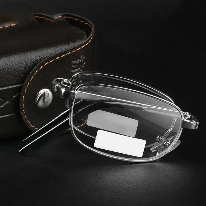 Stilfulde, letvægts polycarbonat folde læsebriller i unisex design med beskyttende etui.