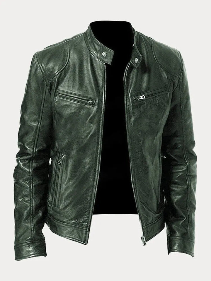 Rå damejakke i bikerstil. Kort model med moderne snit, velegnet som overgangsjakke til mange looks.