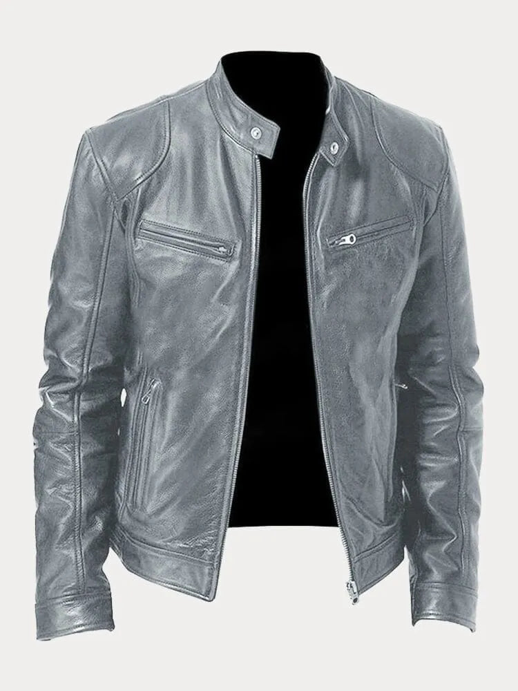 Stilfuld kort damejakke med bikerstil. Moderne pasform og råt look, perfekt til at fuldende dit outfit.